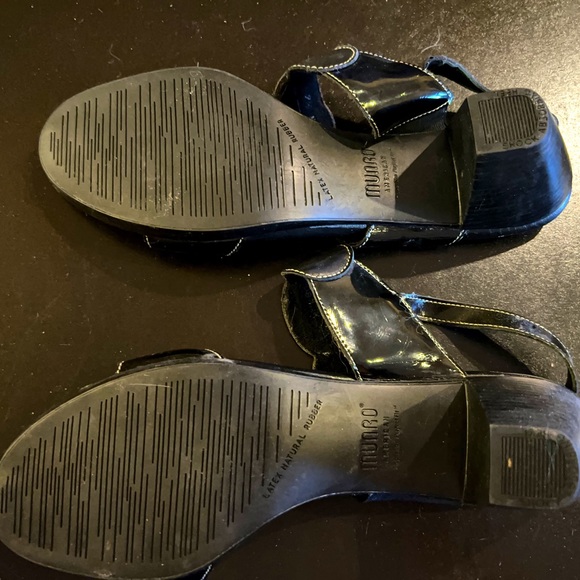 Munro American Sandals - Picture 4 of 5